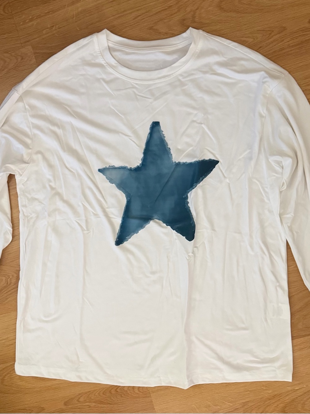 New White Women’s Long-Sleeve Tee with Teal Star Medium